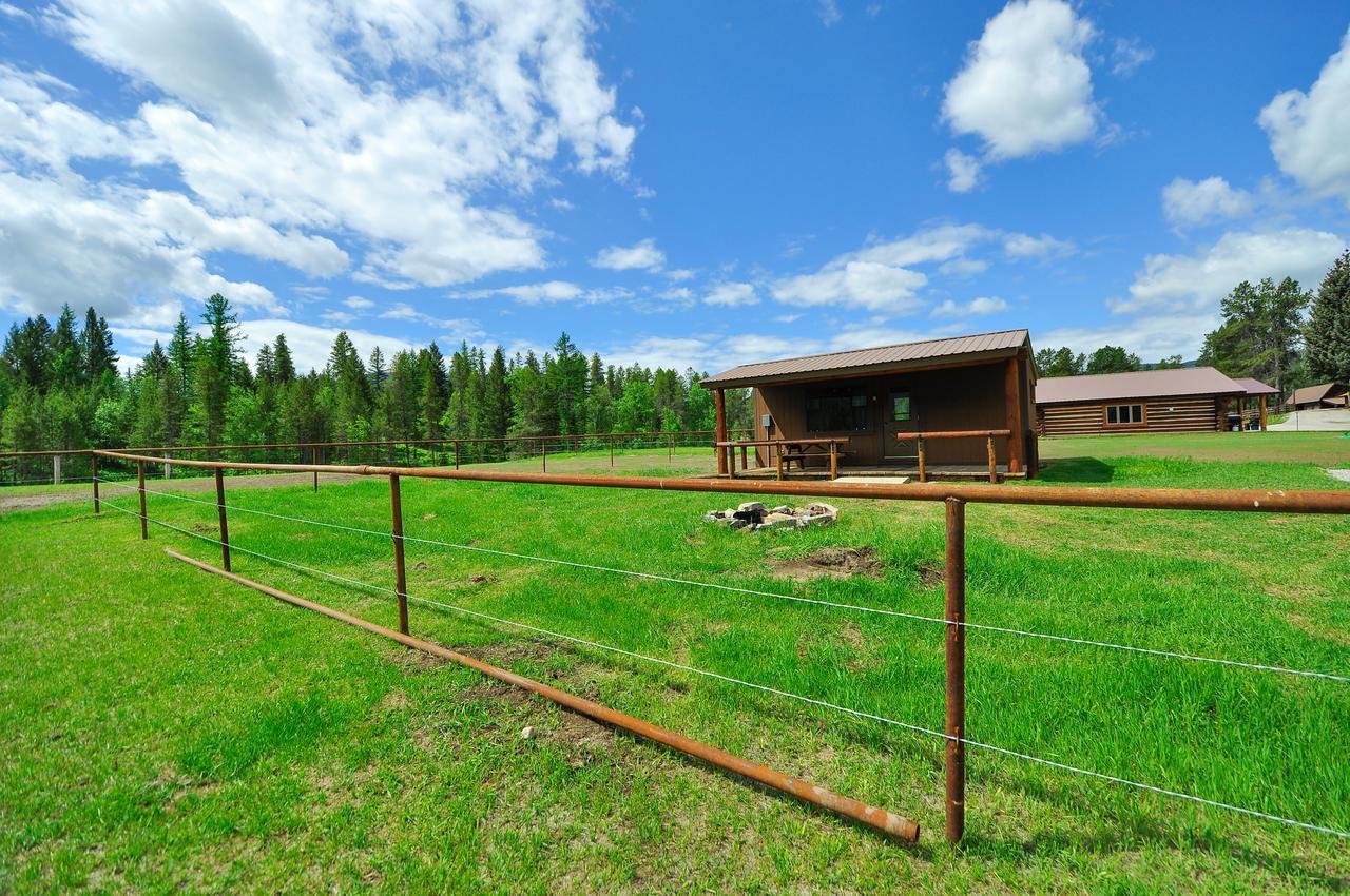 Glacier Homestead Coram Exterior photo