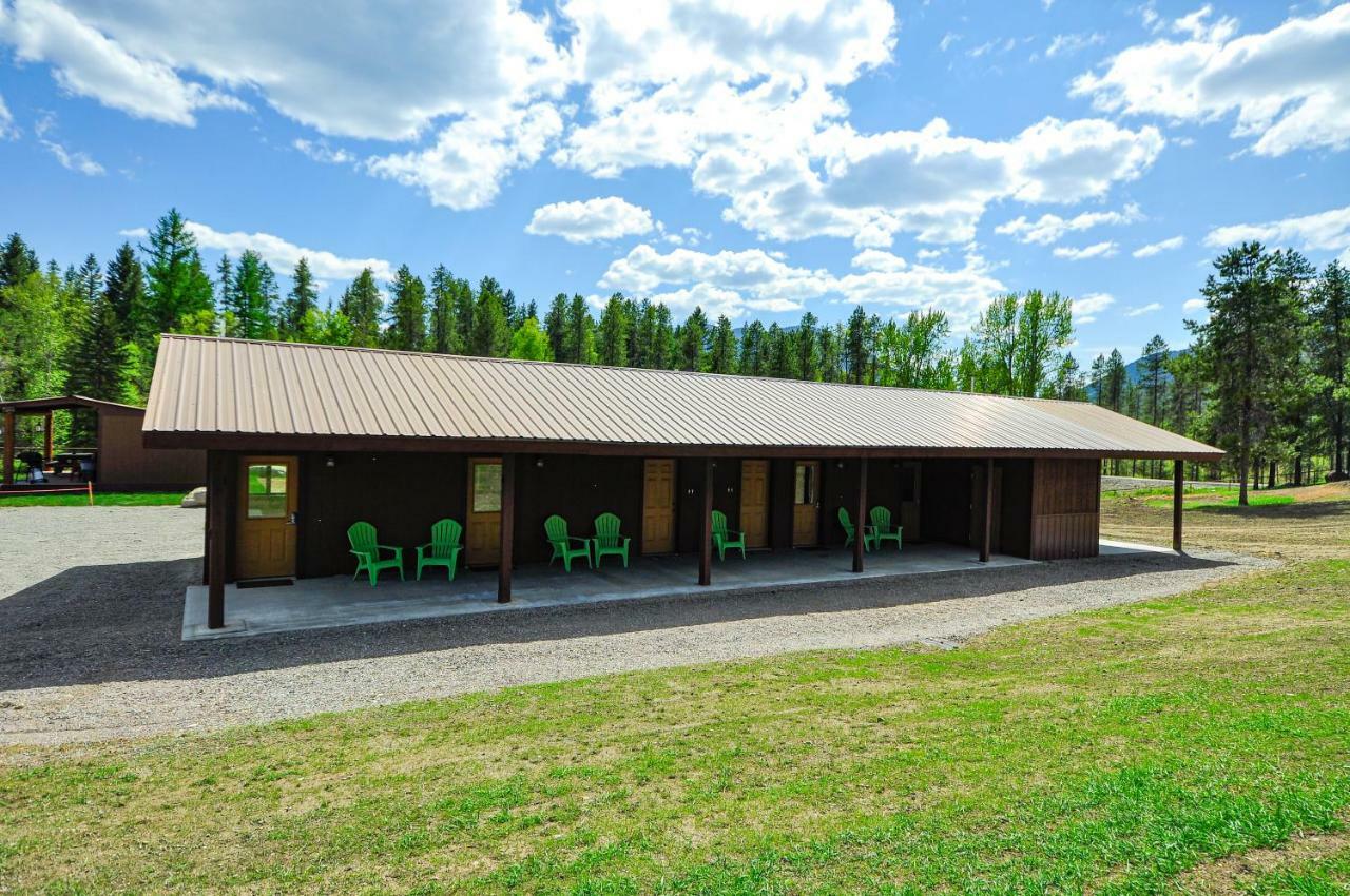 Glacier Homestead Coram Exterior photo